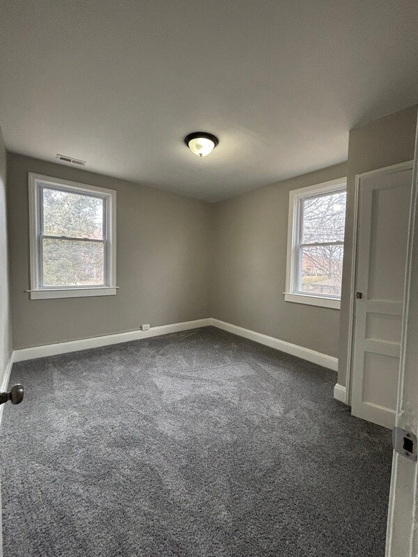 Building Photo - 10XX E Cold Spring Ln