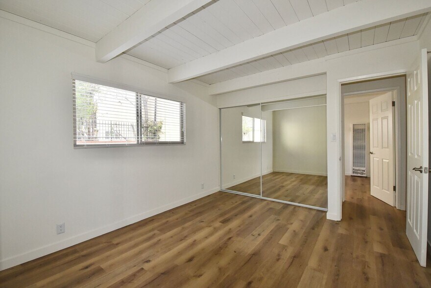 Building Photo - 6125 Whitsett Ave
