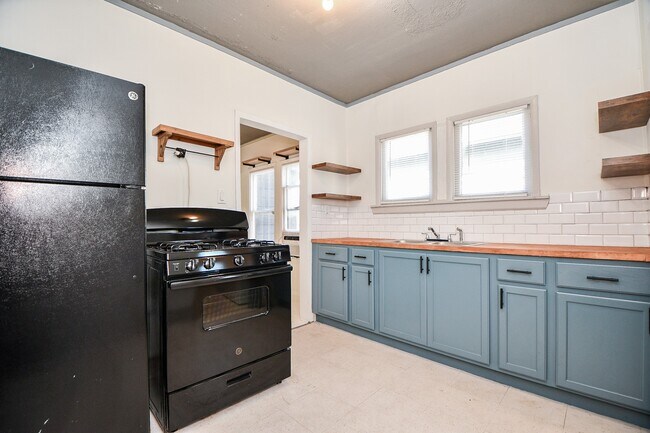 Building Photo - 208 Vincent St