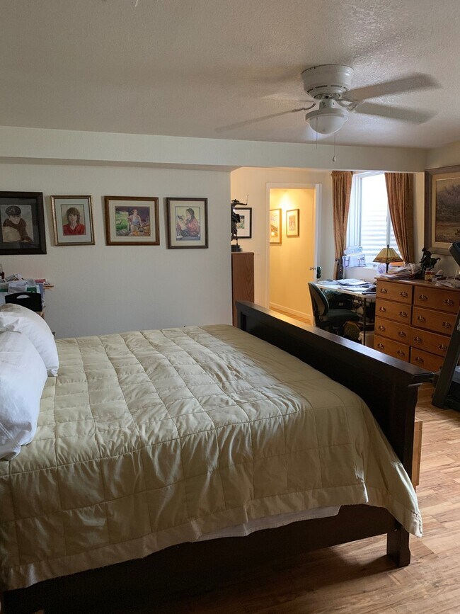 Building Photo - This is a MUST SEE 1 Bedroom, 2 Bath apartment in Loveland