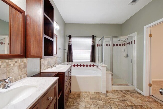 Building Photo - 1801 Hickory Ridge Cove