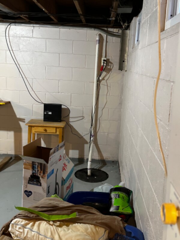 Building Photo - 2168 Meadowlawn Dr