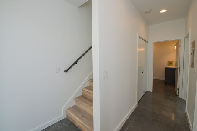 Building Photo - Atkinson Commons- Unit 6
