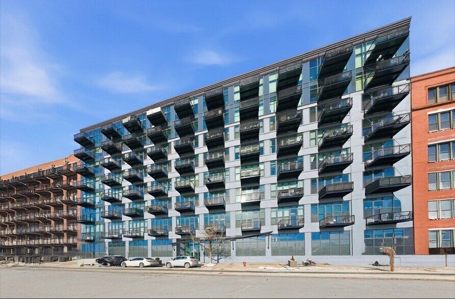 Building Photo - 1224 W Van Buren St