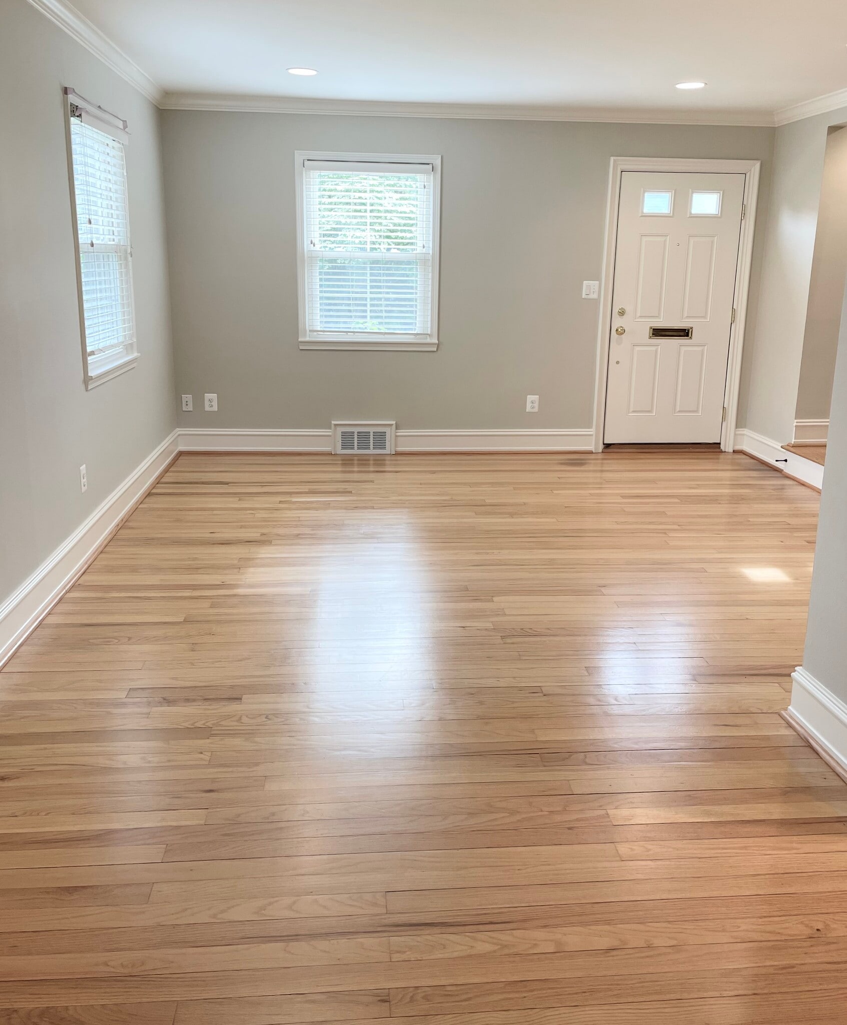 Airy dining and living room - 1620 Graefield Rd