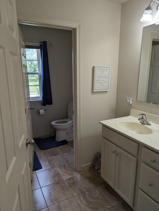 Building Photo - 5 Auction Dr