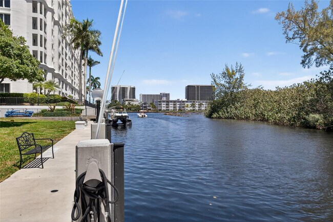 Building Photo - 2850 NE 14th St