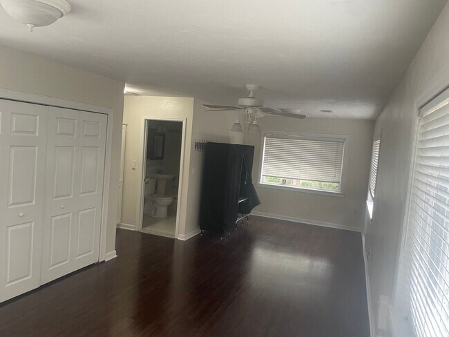 Building Photo - 2/2 HOME FOR RENT ONLY 1800$