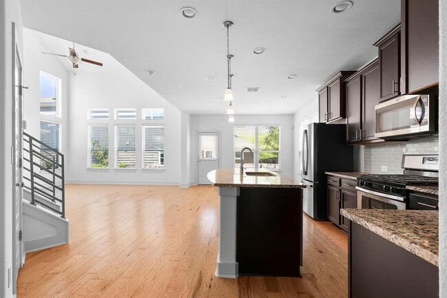 Building Photo - 7208 Bertram Ct