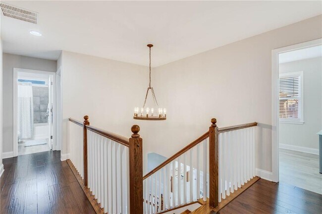 Building Photo - 1855 Kingsbury Dr