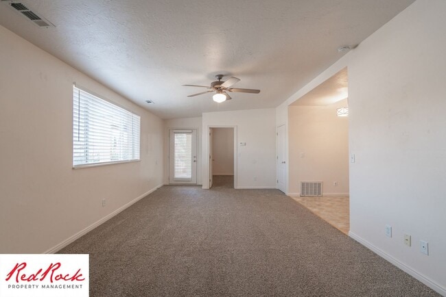 Building Photo - Enjoy Scenic Ivins Living – 3-Bed, 2-Bath ...