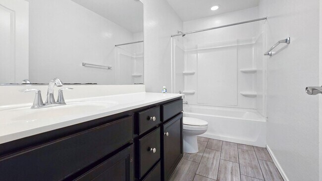 Building Photo - Popular Las Brisas community in Goodyear!