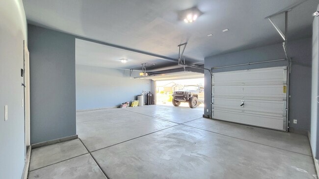 Building Photo - TESORA PAHRUMP - E. Summit Avenue