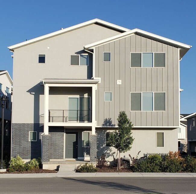 Building Photo - 15291 S Tack Way