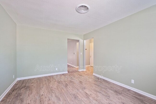 Building Photo - 5504 Coventry Ln