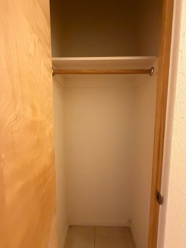 Building Photo - 3 Bedroom Town Home Available Near 2nd St SW & Avenida Cesar Chavez / Dolores Huerta!