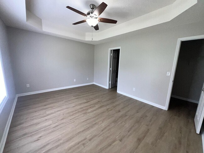 Building Photo - 6048 Buxton Dr