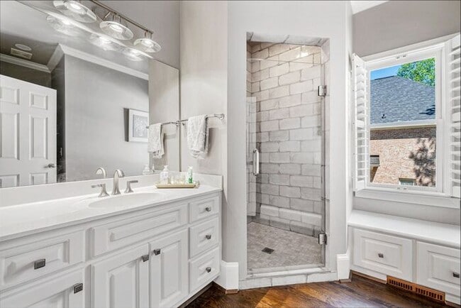 Building Photo - 7015 Blackthorn Ln