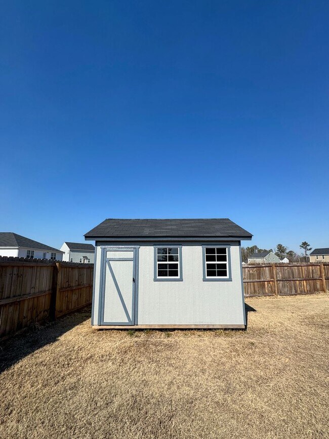 Building Photo - Spacious 4 Bed 2.5 Bath Home with Flex Rooms