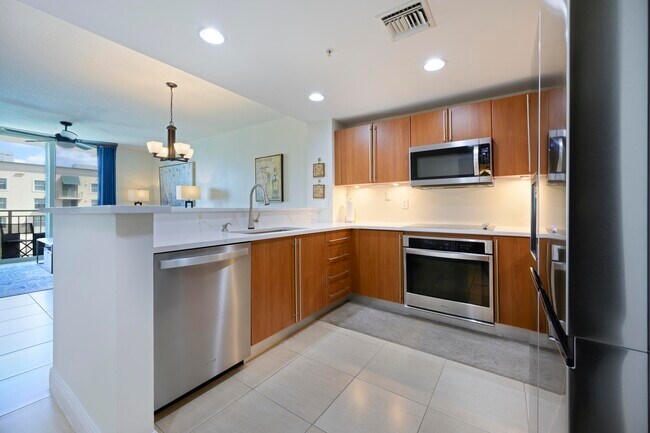 Building Photo - 610 Clematis St