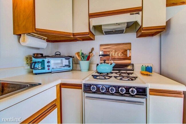 Building Photo - 1 br, 1 bath Apartment - 128 Lee St A Unit A
