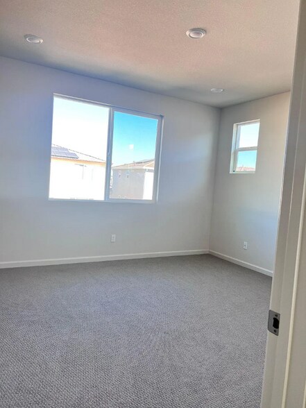 Building Photo - 3129 Ballena St