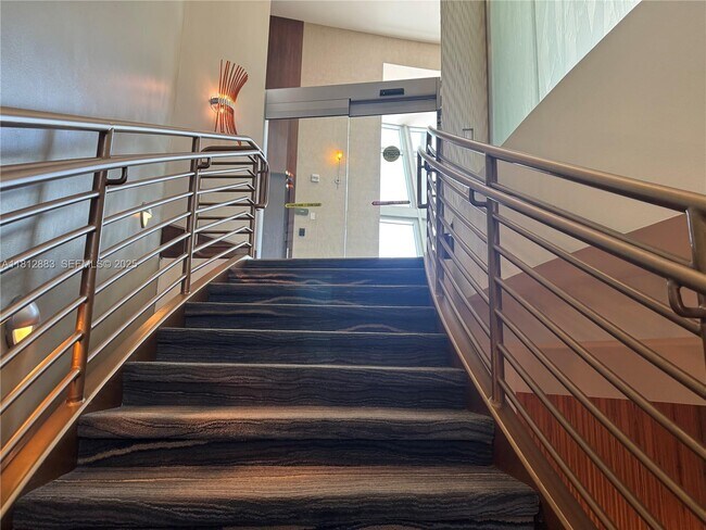 Building Photo - 2641 N Flamingo Rd