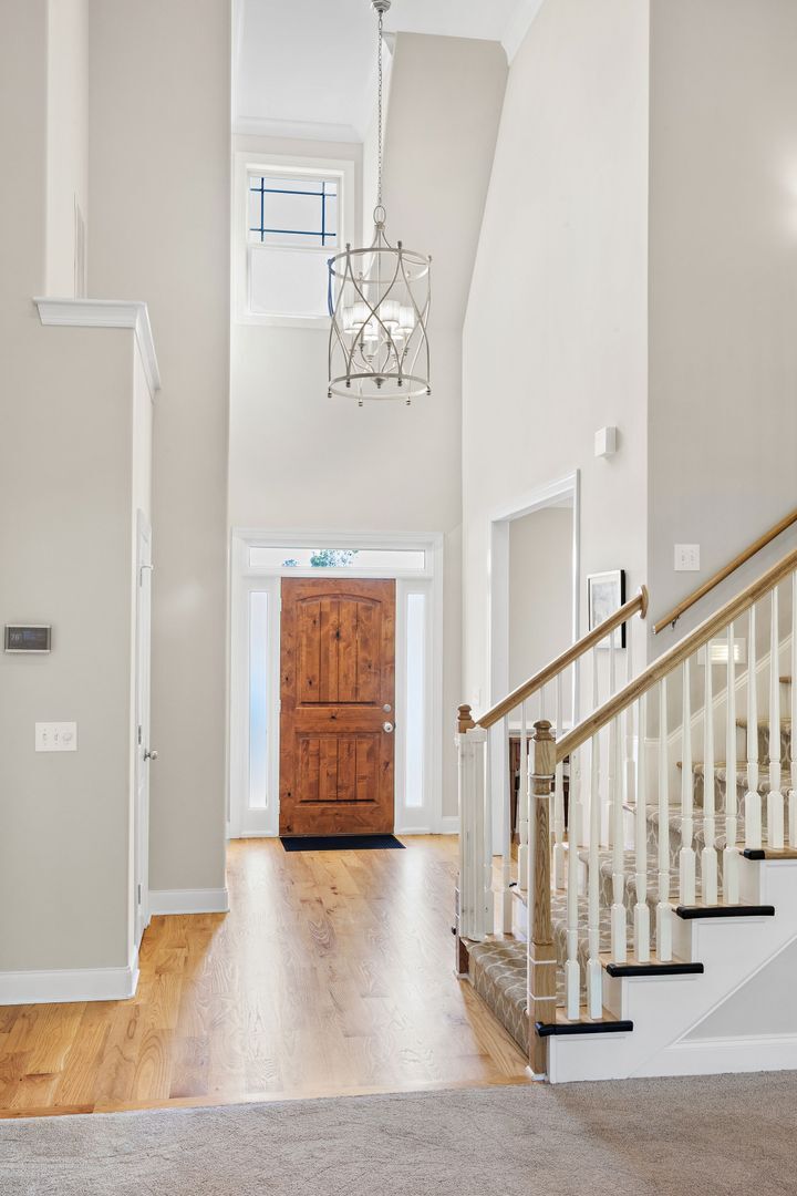 Building Photo - Spacious Home in Solamere Subdivision
