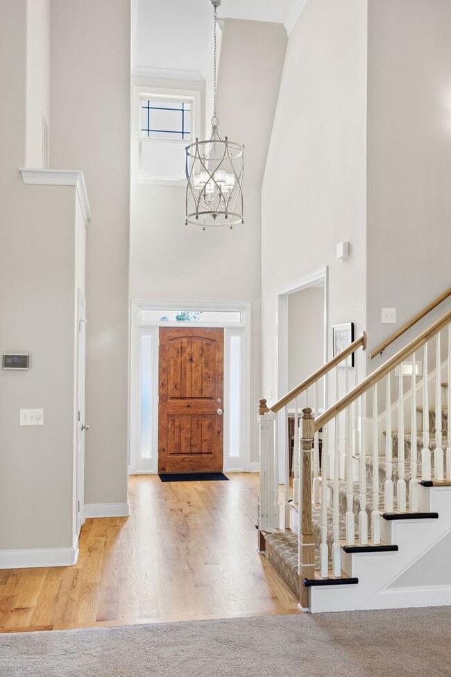 Building Photo - Spacious Home in Solamere Subdivision