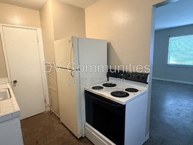 Building Photo - 1273 S Betty Ln