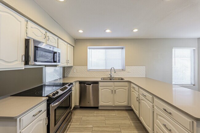 Building Photo - 8014 W Aster Dr