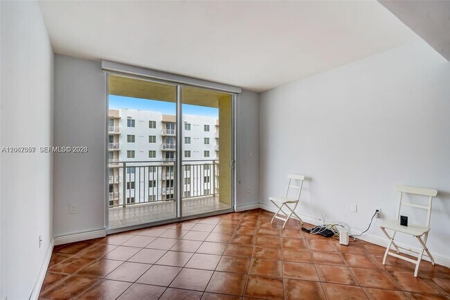 Building Photo - 2425 SW 27th Ave
