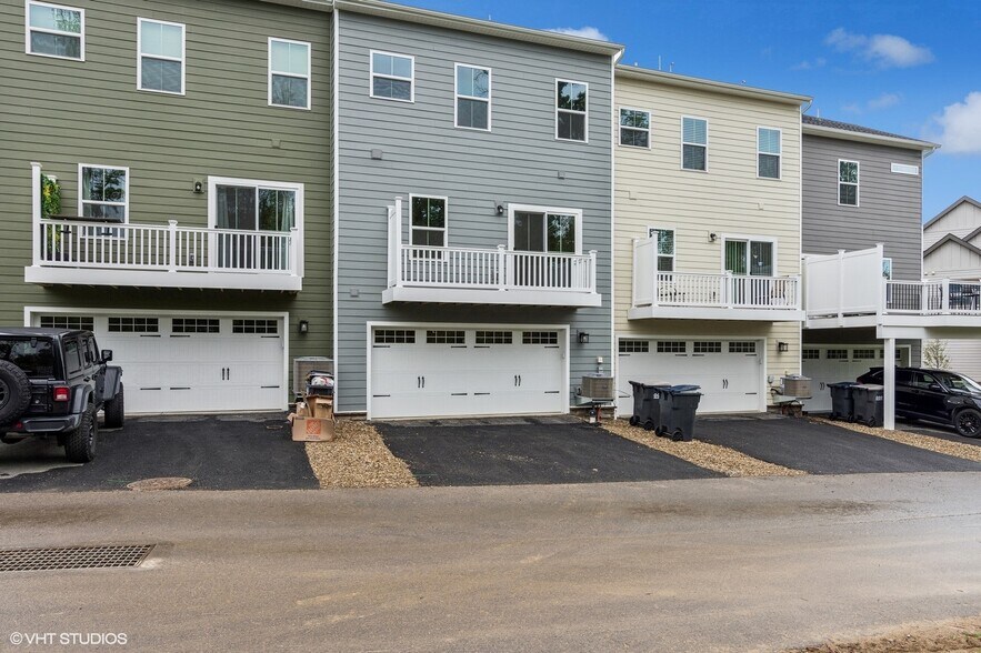 Building Photo - 5040 Spruce Rd