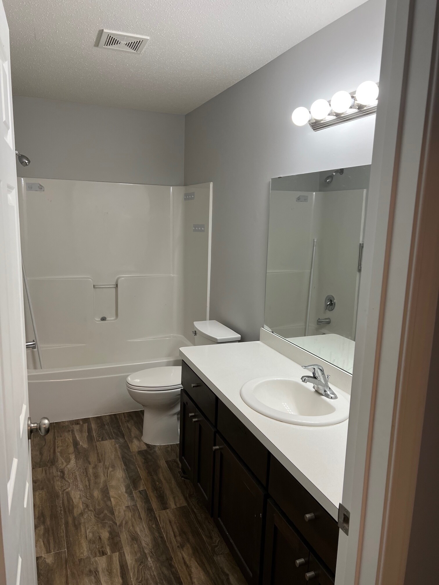 Building Photo - 1000 Chestnut St