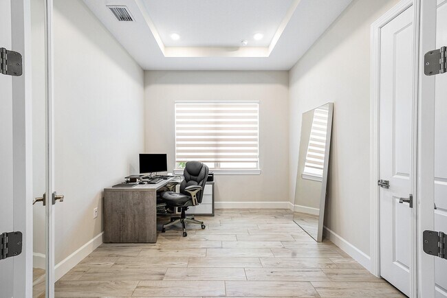 Building Photo - 349 Geillis Path