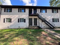 Building Photo - 1086 Jolly Ave