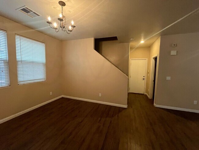 Building Photo - BEAUTIFUL 3 BEDROOM HOME IN THE VISTAS IN SUMMERLIN!