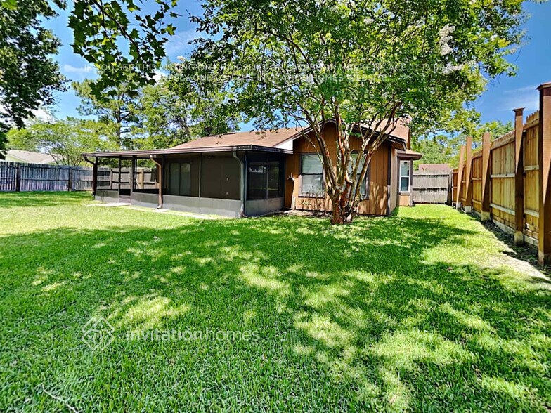 Building Photo - 158 Annandale Dr E