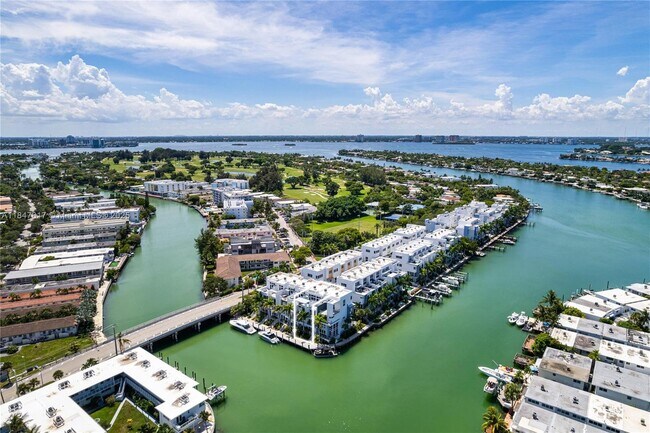 Building Photo - 31 N Shore Dr