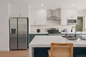 Building Photo - 2483 Oxford Ave