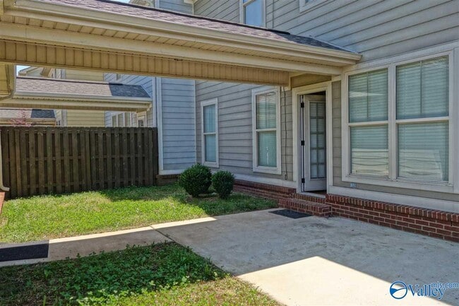 Building Photo - 120 Park Square Ln