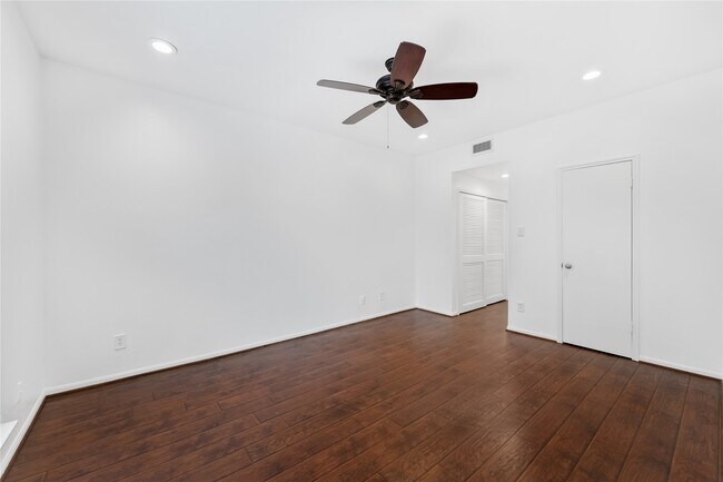 Building Photo - 2100 Tanglewilde St