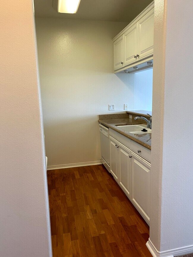 Building Photo - Serene 55+ Living in the Heart of Torrance | 2 Bed, 2 Bath Condo