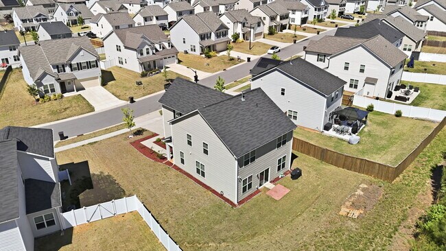 Building Photo - 450 Hawksbill Dr