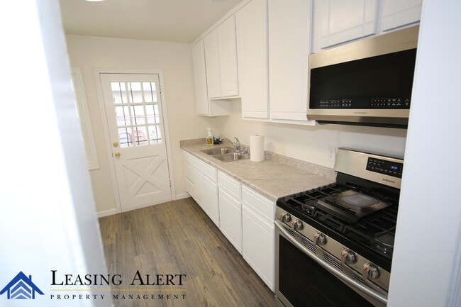 Building Photo - 700 S Kalisher St