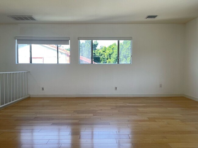 Building Photo - ARLETA