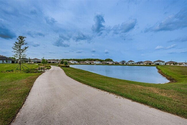 Building Photo - 8327 Crescent Oaks Dr