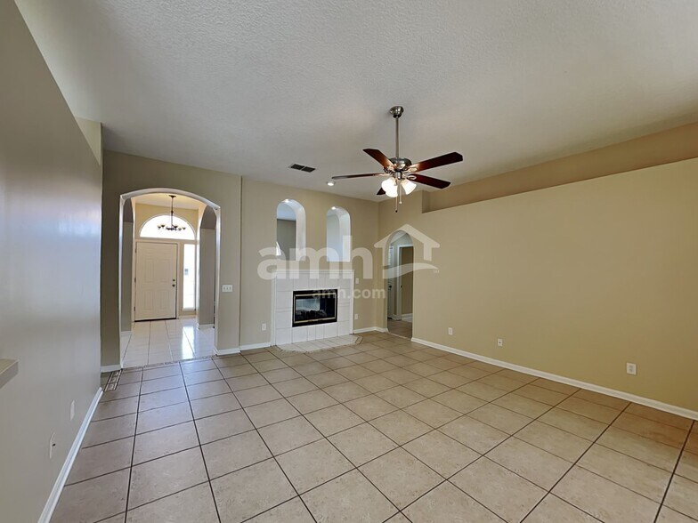 Building Photo - 1745 Pickwick Pl