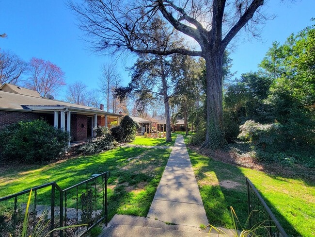 Building Photo - 2408 Providence Rd