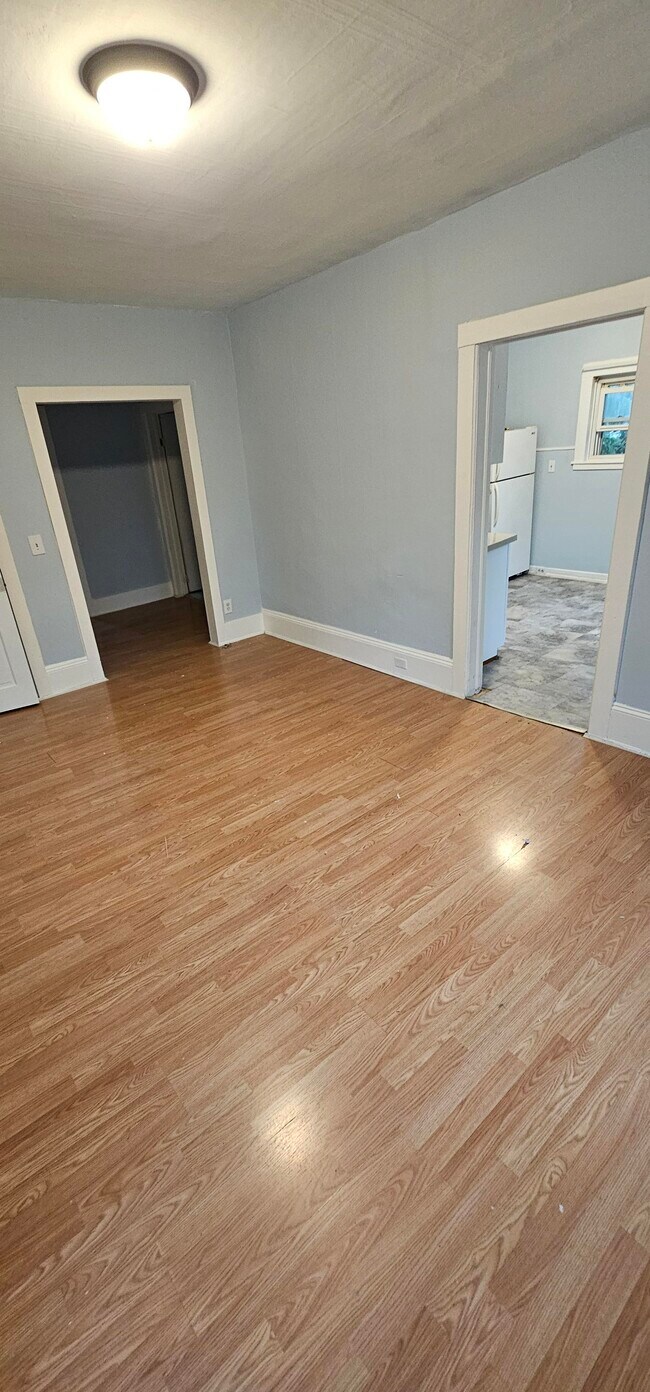 Building Photo - 38 River St